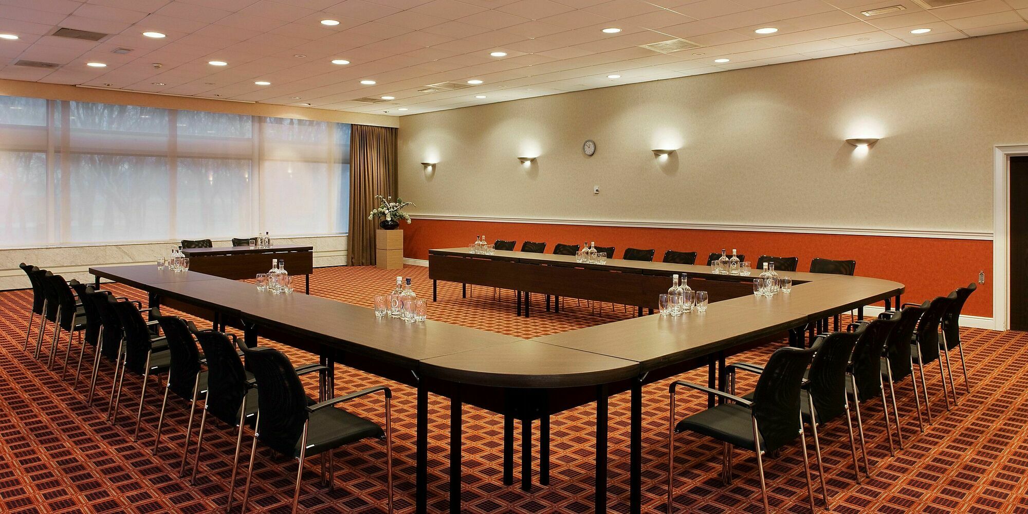 Holiday Inn Ámsterdam Negocio foto